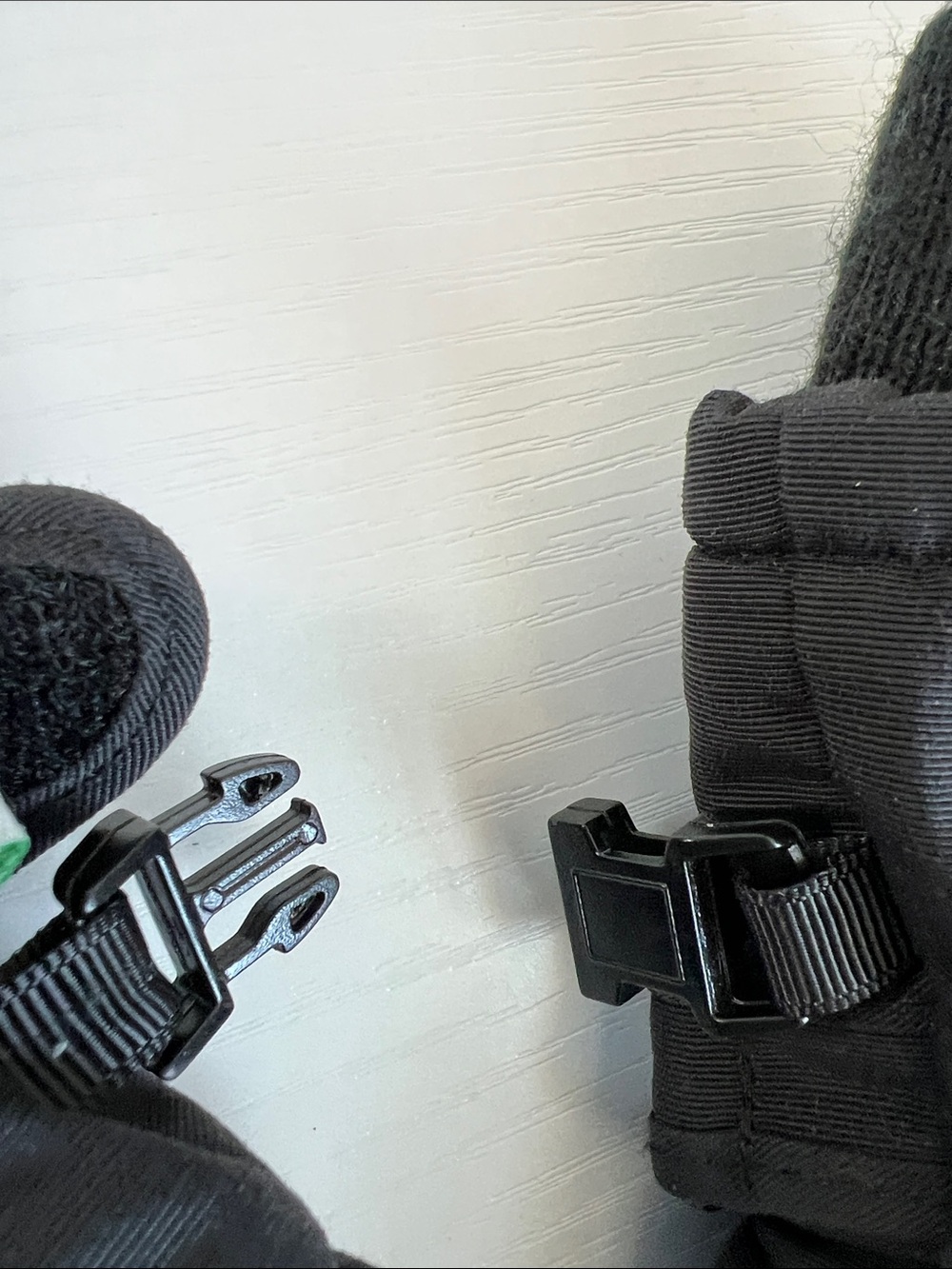 3M Thinsulate | Black Kids Mittens Size 2T/3T - Picture 4 of 14